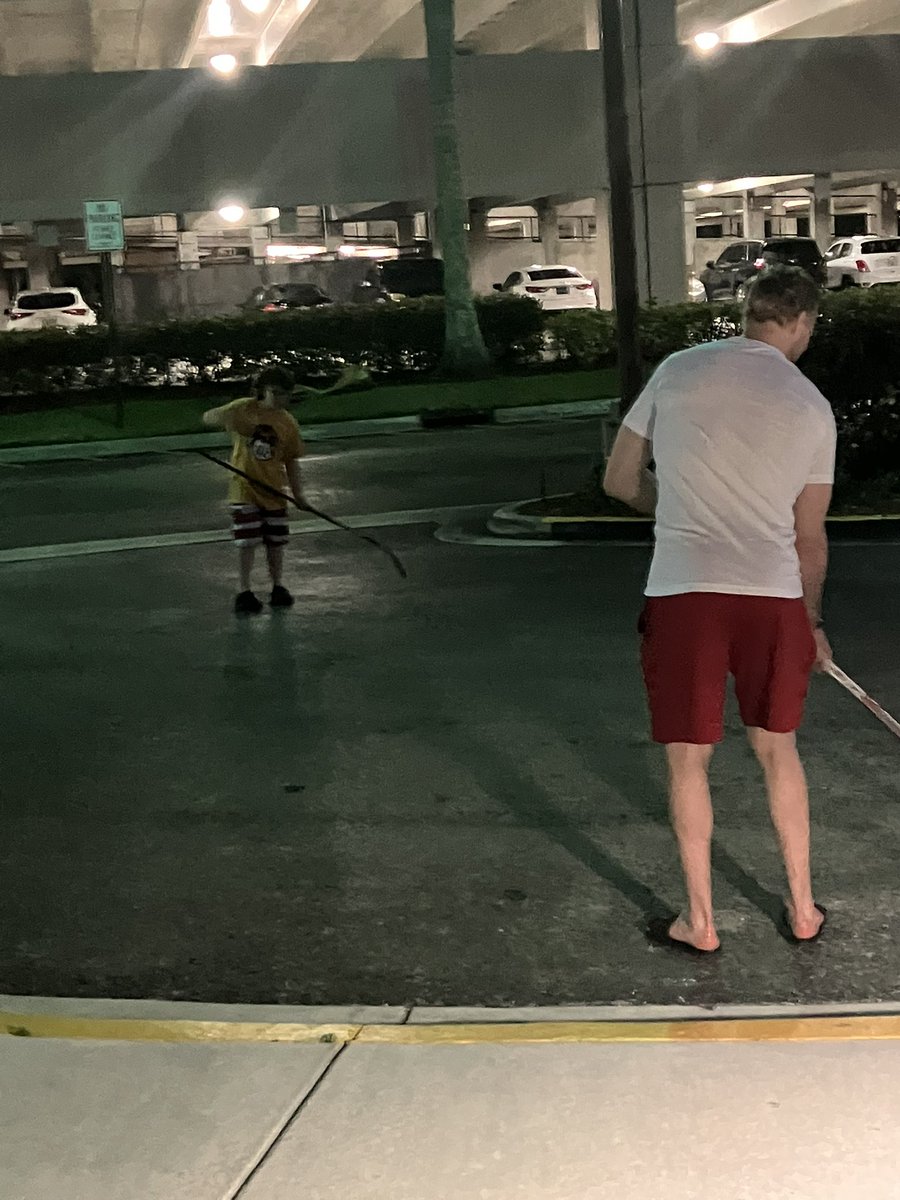 ishdcfire's tweet photo. @Capitals @lellerofficial Lars you have no idea how happy you made Ryan for taking the time to pass with Ryan and showing him a new drill he can work on by himself. https://t.co/faZv0Eh5zM