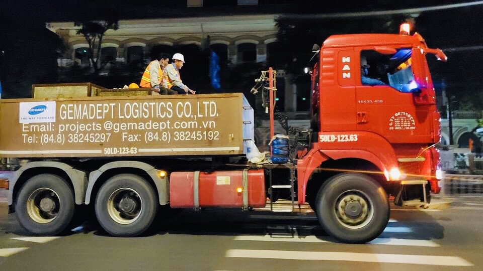 SaigonInfras's tweet photo. [HCMC Metro’s]
———
Transportation through the the night from the #Port to the #Depot #LongBinh.
Thank you #Gemadept! A diligently #partner, helping to #transport the #trains on #Land from the 1st to the very last of 17th
. . .
#Vietnam #Metro #Beauty #Culture vs #Gratefulness https://t.co/wTWtVyacDh