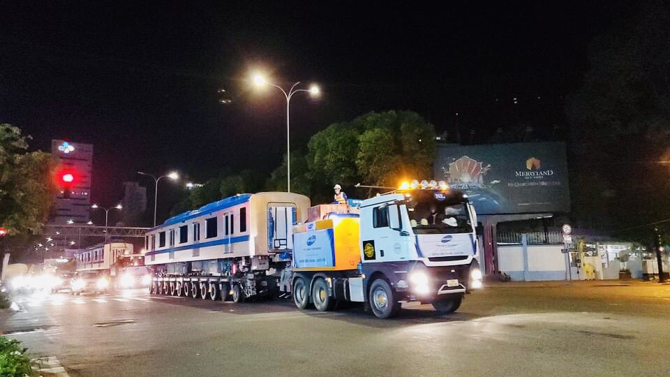 SaigonInfras's tweet photo. [HCMC Metro’s]
———
Transportation through the the night from the #Port to the #Depot #LongBinh.
Thank you #Gemadept! A diligently #partner, helping to #transport the #trains on #Land from the 1st to the very last of 17th
. . .
#Vietnam #Metro #Beauty #Culture vs #Gratefulness https://t.co/wTWtVyacDh