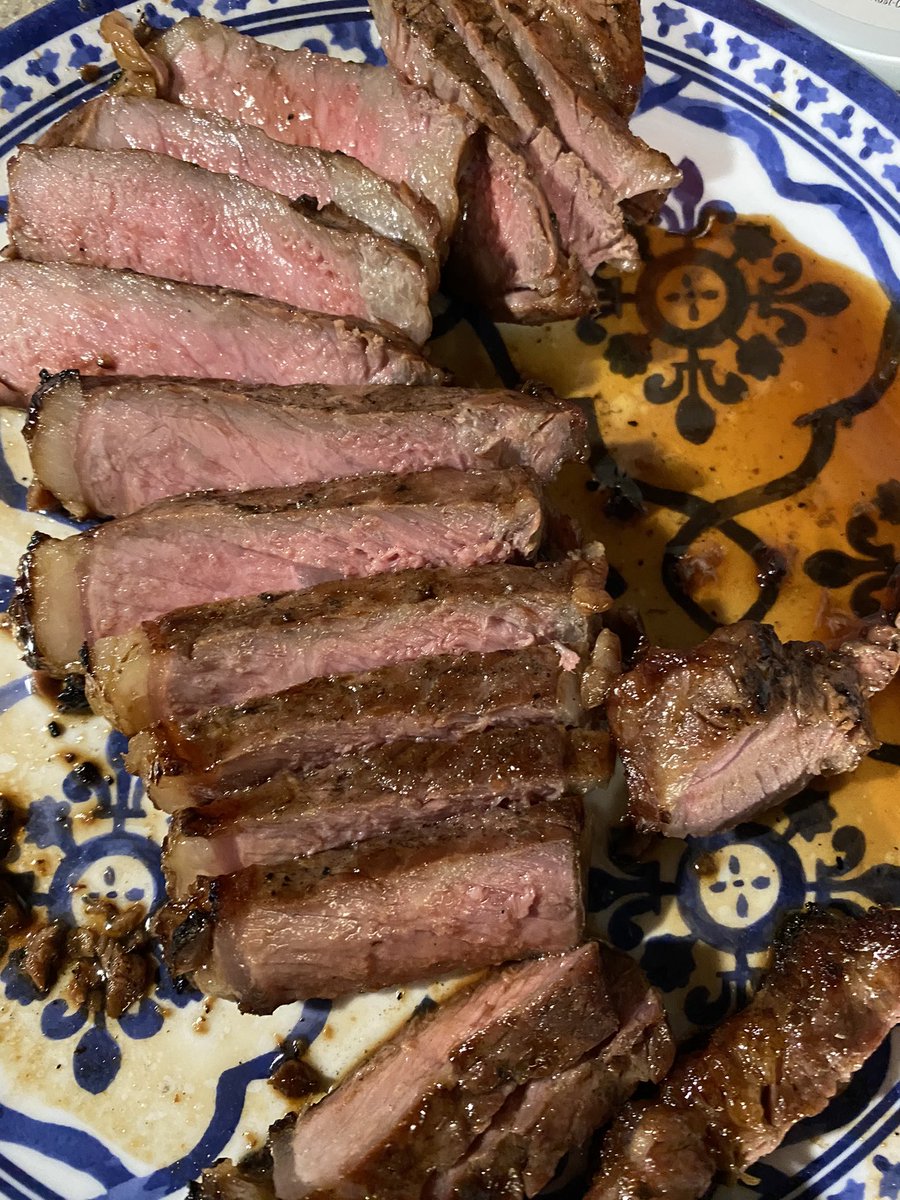 rebelhorn92's tweet photo. Perfect NY Strips. One for now and one for sammiches later in the week! #maxapproved #cooking4mydogandme https://t.co/WtcKHyO3Px