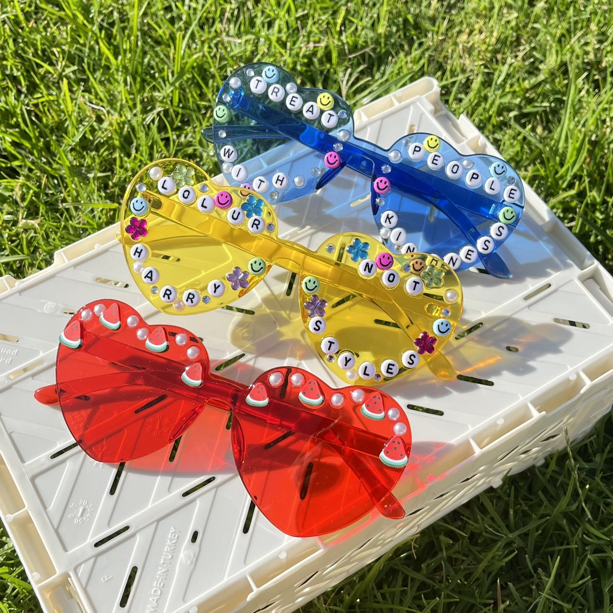 get ur sunnies for Love On Tour! 
.
.
.

Link in bio to shop Harry inspired sunnies 🛒🌈 

#HarrysHouse #LoveOnTour2022 #harrystyles