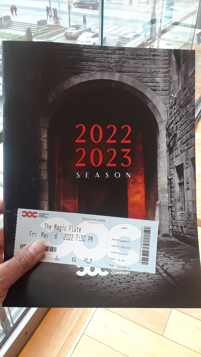 30fourflavours's tweet photo. @CanadianOpera #COCFlute Oh gosh it has been 2 years. Wow, we have missed you. Let's get this party started with a gorgeous performance of Mozart's "The Magic Flute" at the Four Seasons Centre for the Performing Arts. https://t.co/hvDbizVpul