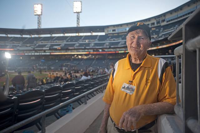 D_West82's tweet photo. @cale_berger Phil Coyne 6000+ games #412Legend https://t.co/Bfu6jmiA6H