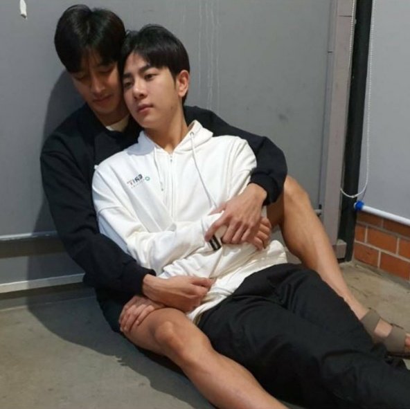 sixteenth26_'s tweet photo. ซ้ายเวิร์คช็อปเข้าใจได้แต่ขวาเวิร์คอะไรคะ https://t.co/lqmghCN7FX