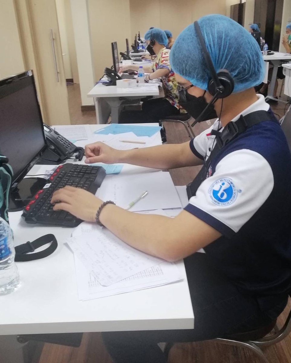 MiMiSoGuYa's tweet photo. Helping out 1330 Covid Call Center ☺️

#Volunteer    #ThaiRedCross https://t.co/MlM5EJV0L0