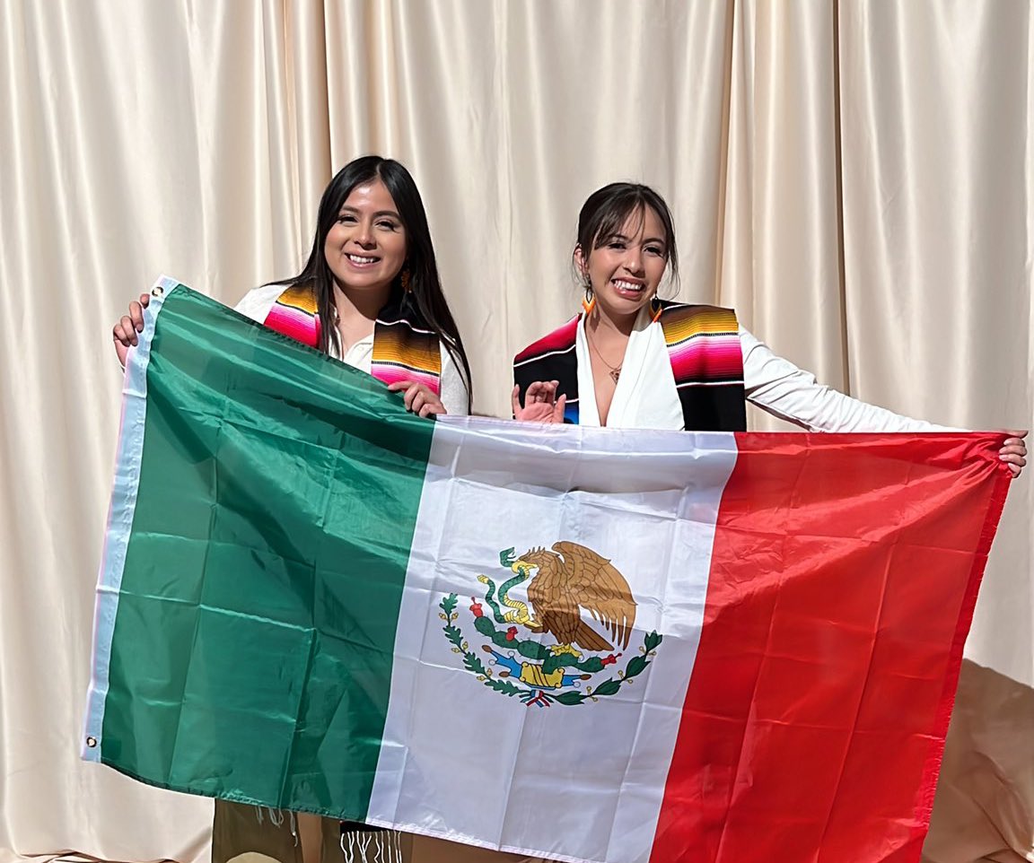 elcentro1976's tweet photo. #SOMOSGrads @CSULSC https://t.co/frcOg8KZL4