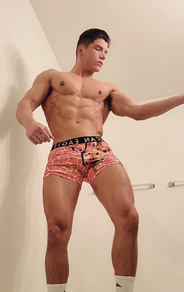 chadjacobs1738's tweet photo. Picture imperfect! 🍑 This pose hits a little different on my OF page..😉
https://t.co/NMmmh8OooP https://t.co/PJQhQrckIq