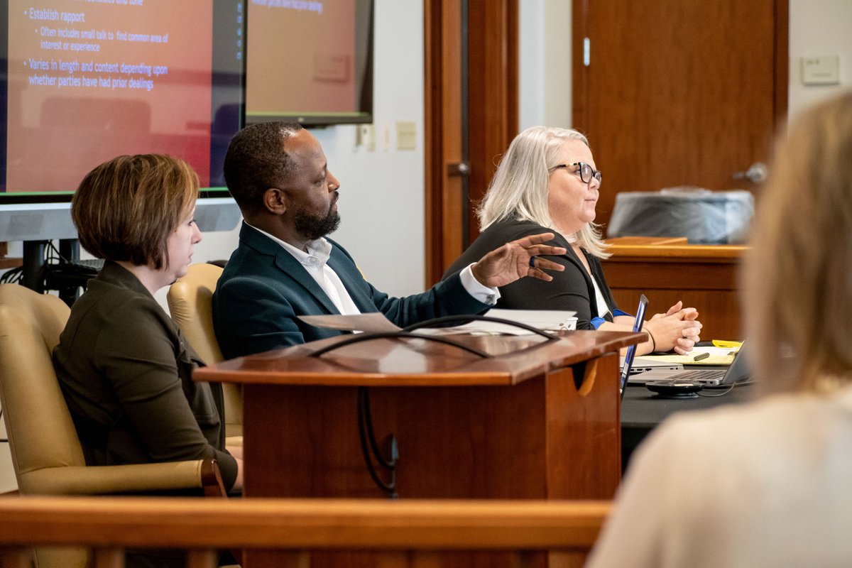 BaylorLawSchool's tweet photo. Baylor Law's #BusinessLawBootCamp 2022 came to a close with @estevebolden, #BaylorLaw Prof. Kayla Landeros, &amp; Shanna Nugent Cobbs speaking on communication &amp; negotiation skills, leading the class through a mock negotiation, &amp; sharing their experiences in #TransactionalLaw! https://t.co/yh6aC8KJeg