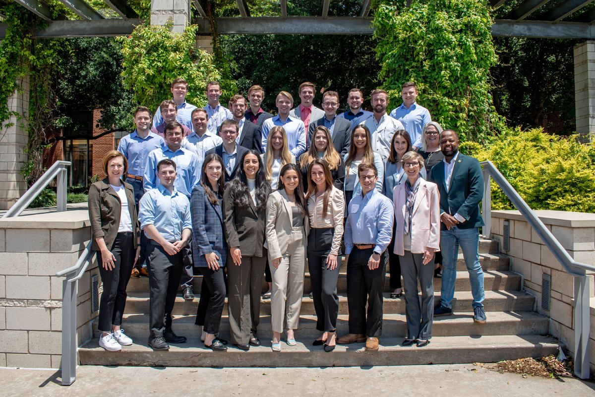 BaylorLawSchool's tweet photo. Baylor Law's #BusinessLawBootCamp 2022 came to a close with @estevebolden, #BaylorLaw Prof. Kayla Landeros, &amp; Shanna Nugent Cobbs speaking on communication &amp; negotiation skills, leading the class through a mock negotiation, &amp; sharing their experiences in #TransactionalLaw! https://t.co/yh6aC8KJeg