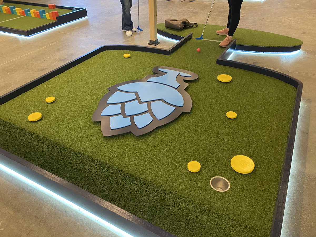 AlexGold's tweet photo. Fun night at the brand new Craft Putt in OP! #CraftPutt https://t.co/AaSNYMpChR