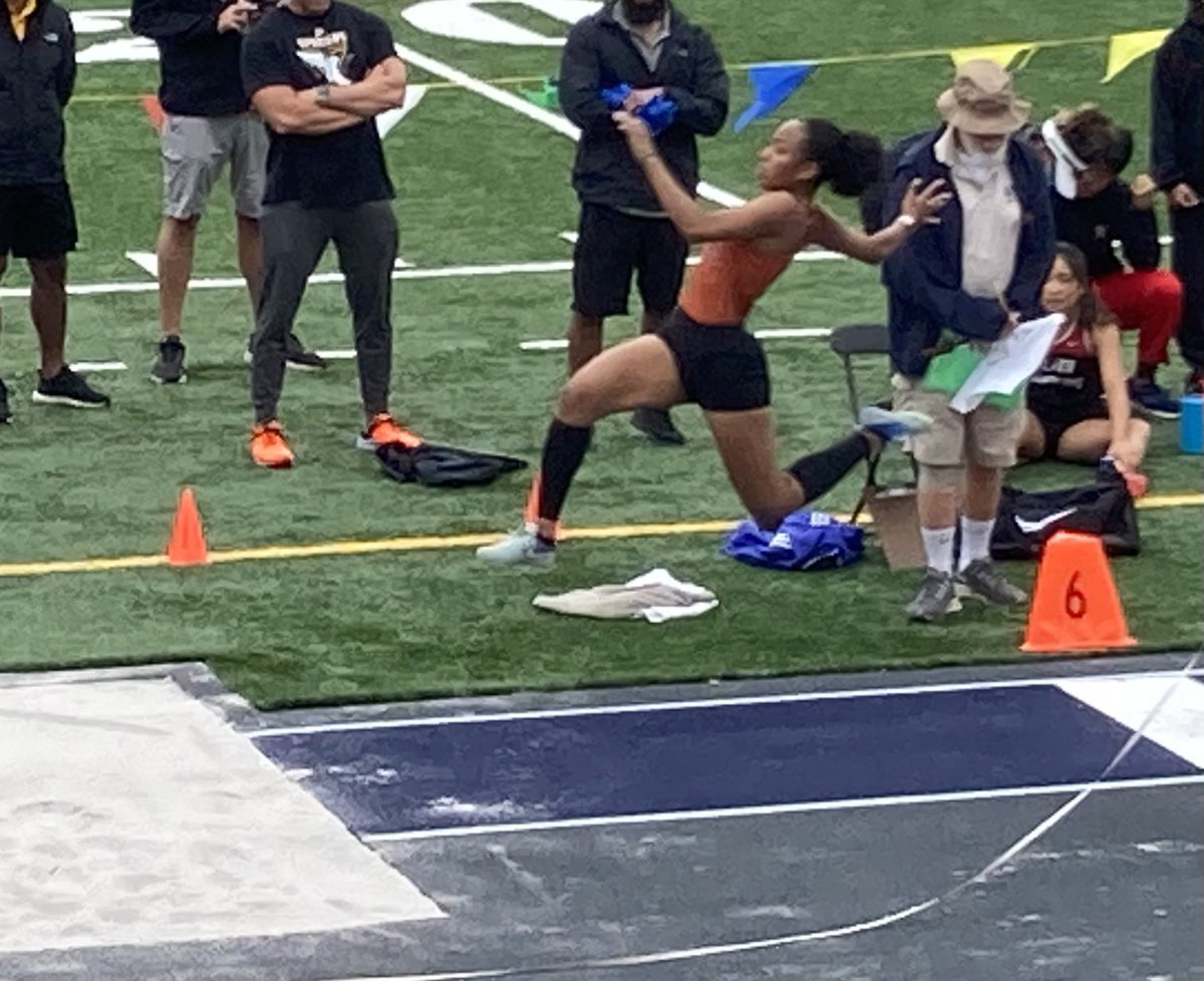 PrioryPride's tweet photo. Finals for thlh2022 ILH Track &amp; Field Championships at Kamehameha Schools, Kapalama campus started off featuring St. Andrew's senior Olivia Reed in the long jump.
⁦@ilhsports_com⁩ 
⁦@pac5athletics⁩ 
⁦@thinkstandrews⁩ https://t.co/q2HaeW411R