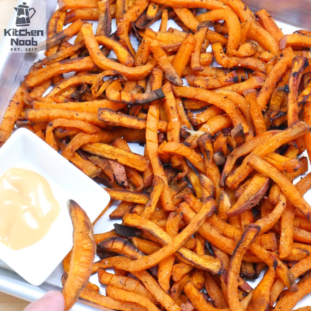 KitchenNoobcom's tweet photo. Aprende como preparar batatas fritas en la air fryer o camotes como papas fritas en tu freidora de aire, estas sweet potato fries quedan crujientes, super crispy y deliciosas
Liga a la receta  https://t.co/TBAhfbm9yA
#KitchenNoob #hechoencasa #airfryer #freidoradeaire https://t.co/nT46wwHWCL
