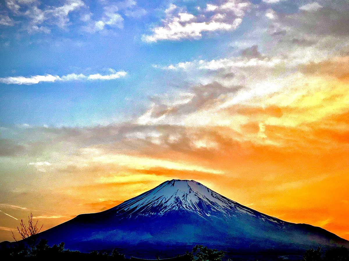 harutaroom's tweet photo. ゴールデンウィークらしく、健康的にキャンプでも。富士山が綺麗すぎた！
自然の中で過ごすの最高だな。

日焼けしちゃったから、週末はゆったりと過ごそっと。 https://t.co/vwhVasq7ED