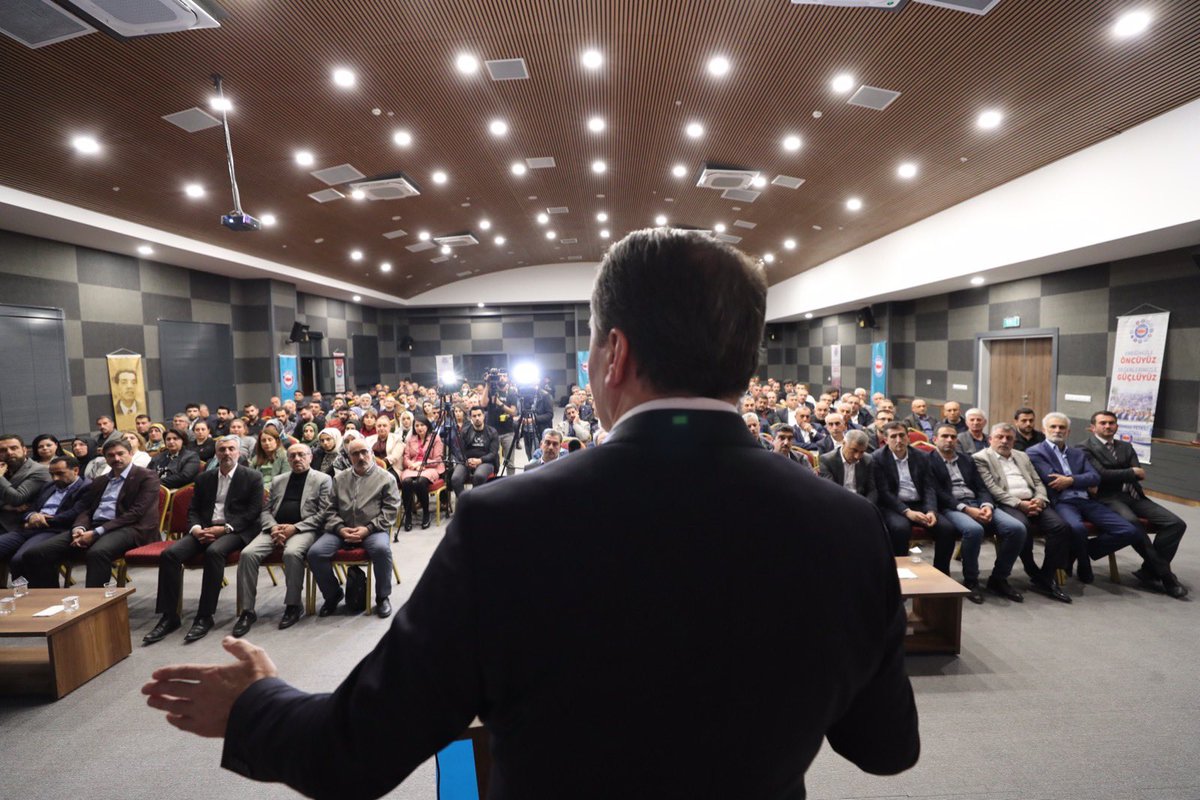 Toplu sözleşmemizde aldığımız hüküm gereği bu konuyu çalışıp tamamlayacak ve yasal düzenleme için siyasi iradeye sunacağız Bakanlıkla sosyal taraf olarak.

Zamana yayılmadan zamanında adım atılsın diye ısrarımız var. Bakanlik çalışmanın başlayacağı tarihi bir an önce duyurmalı.