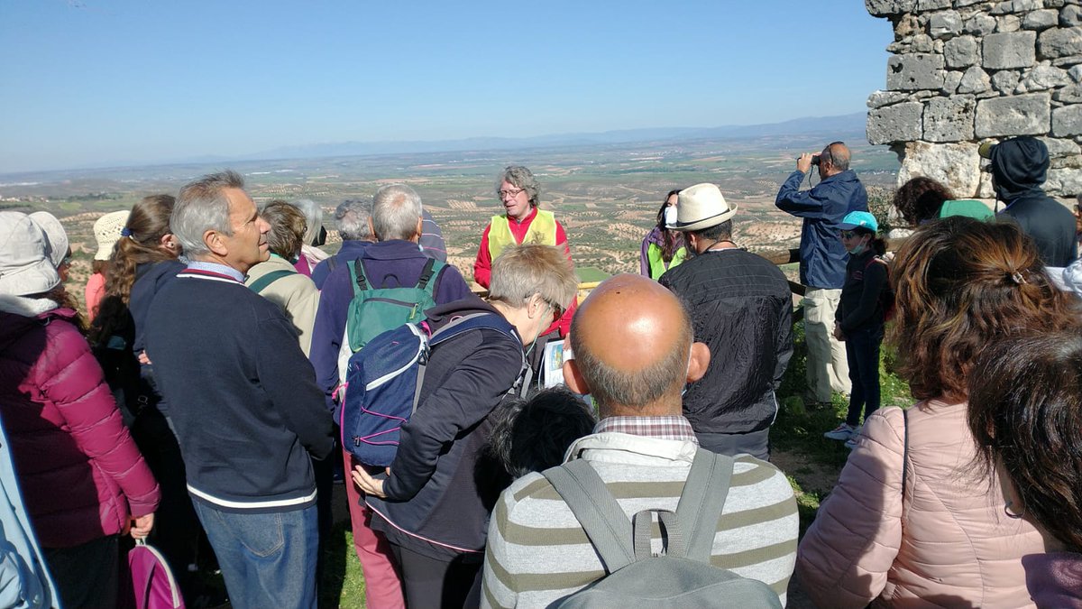 AmeliaCalonge's tweet photo. @sgeologica @aepect primera parada del Geolodia de Guadalajara en el mirador de la Alcarria https://t.co/lHD228ZYmf