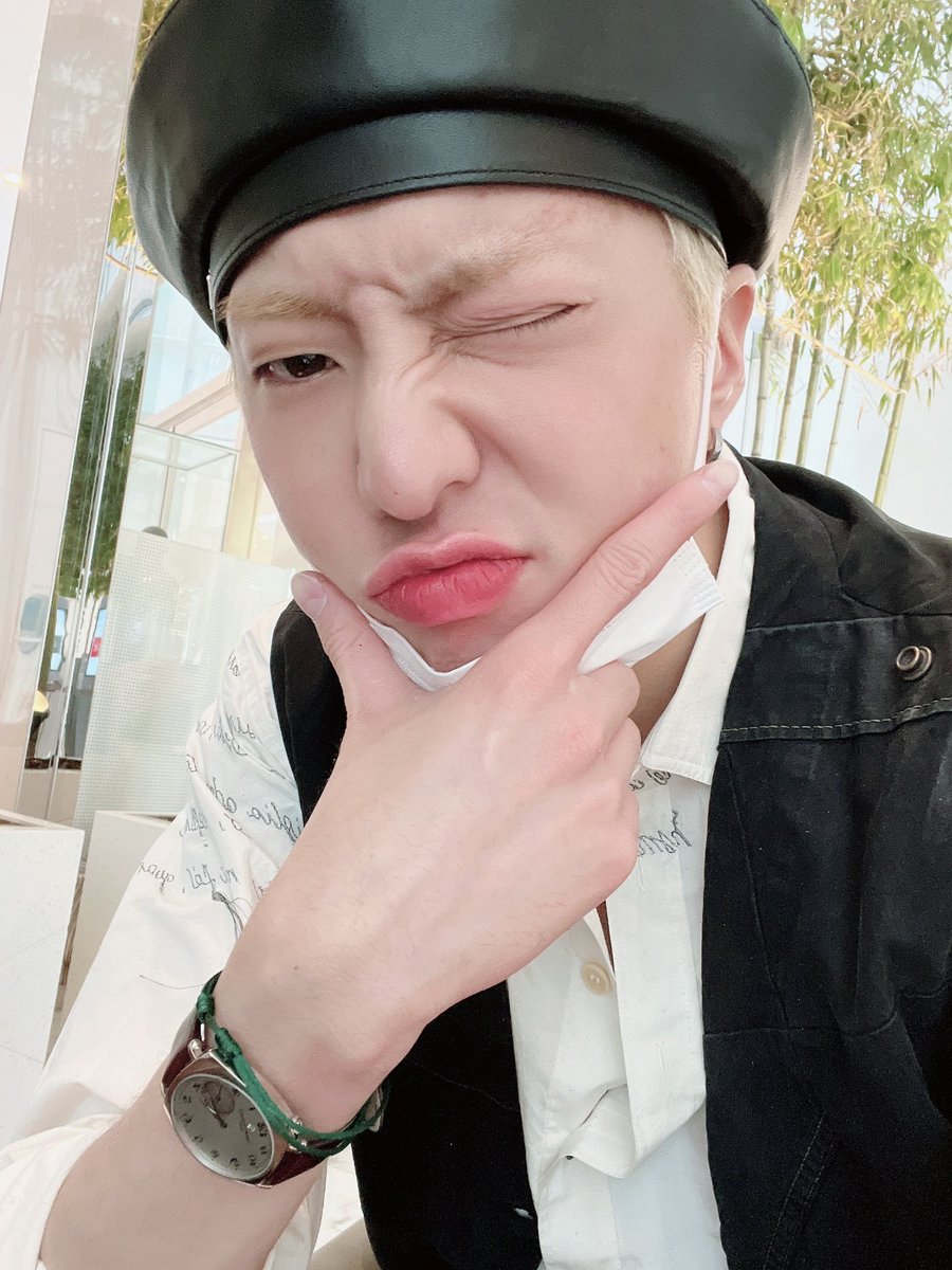 official_yoon_'s tweet photo. 오늘은 웨딩싱어😎 https://t.co/XBACtYr7p9