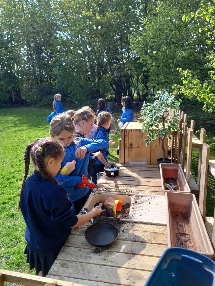 The new mud kitchen has been a big hit! With free digging next-door there is a constant supply of ingredients for pies and cakes! #OPAL #mudkitchen #outdoorplay <a href="/ludicology/">Ludicology</a> <a href="/OPAL_CIC/">Outdoor Play and Learning (OPAL) CIC</a>