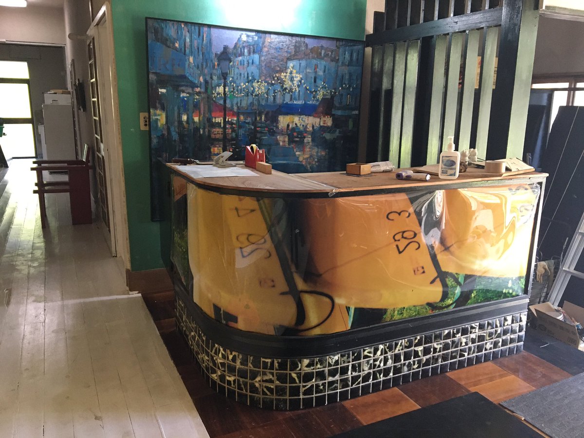 toubusatellite's tweet photo. 駒の湯に一風呂浴びに…と車を走らせていると、あれっ、「伊豆の国アートビレッジ　こどもへいわミュージアム」が開いてる！(当面、土曜のみ開館とのこと)

旅館そのままの趣が残る内装と、画家「中西繁」さんの絵や子供の絵がマッチしている空間 https://t.co/Lnosz9KDIw