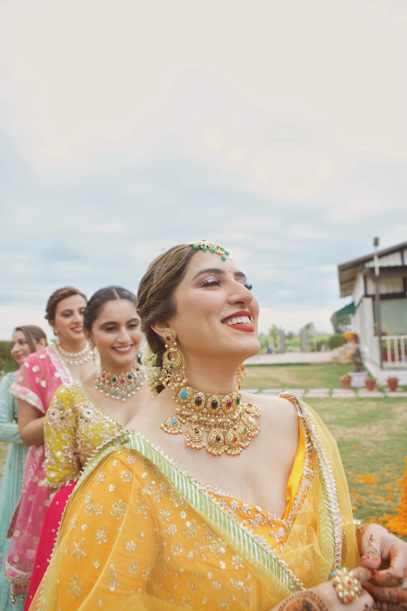 navkkarjeweller's tweet photo. Introducing “Navvivah” Wedding Collection by Navkkar Jewellers Chandigarh. We are offering wide designs and styles in light to heavy, kundan to jadau to gold. Come &amp; shop Irresistible designs and make your Weddings Unforgettable.
#navkkarjewellers #navvivah #blencci #vibrantshe https://t.co/VinVBO5CDP