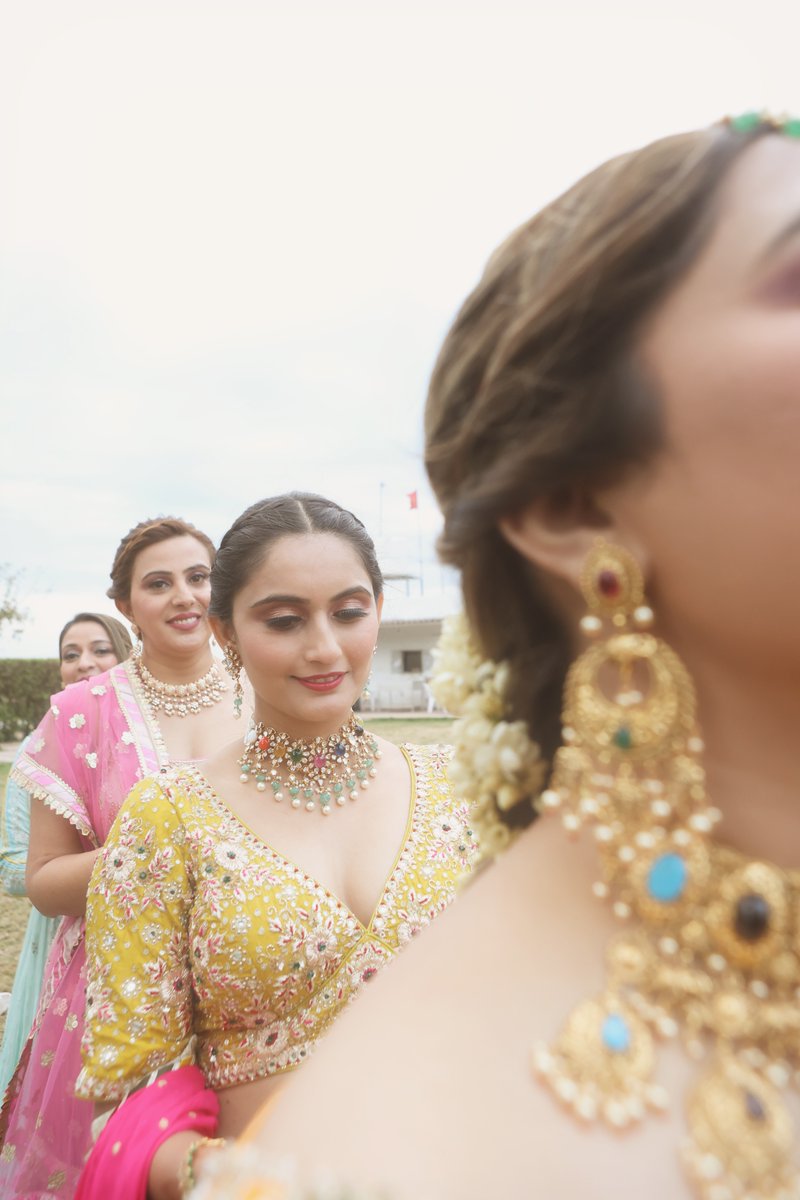navkkarjeweller's tweet photo. Introducing “Navvivah” Wedding Collection by Navkkar Jewellers Chandigarh. We are offering wide designs and styles in light to heavy, kundan to jadau to gold. Come &amp; shop Irresistible designs and make your Weddings Unforgettable.
#navkkarjewellers #navvivah #blencci #vibrantshe https://t.co/VinVBO5CDP