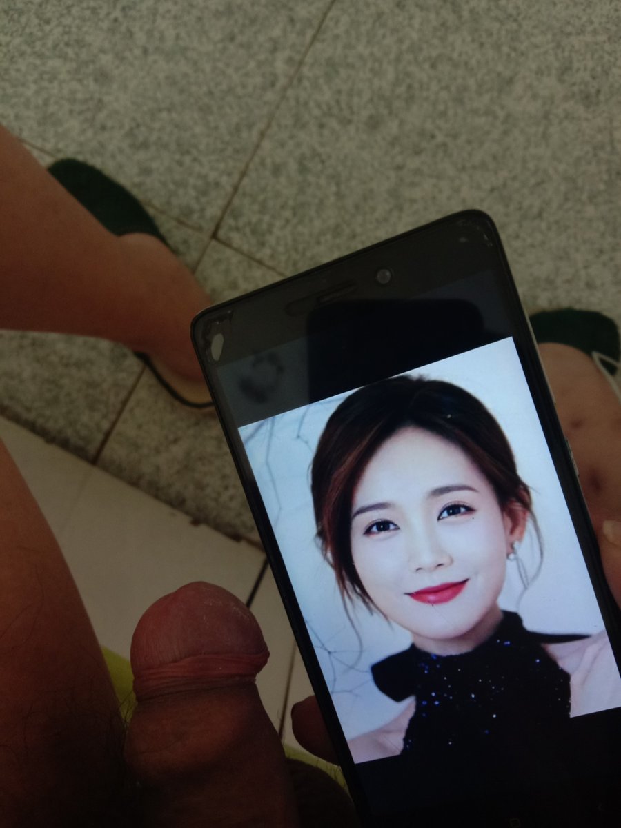ws378181455's tweet photo. 主人操死我吧。我最喜欢主人的鸡吧#李一桐 https://t.co/B8ZXCixyyr