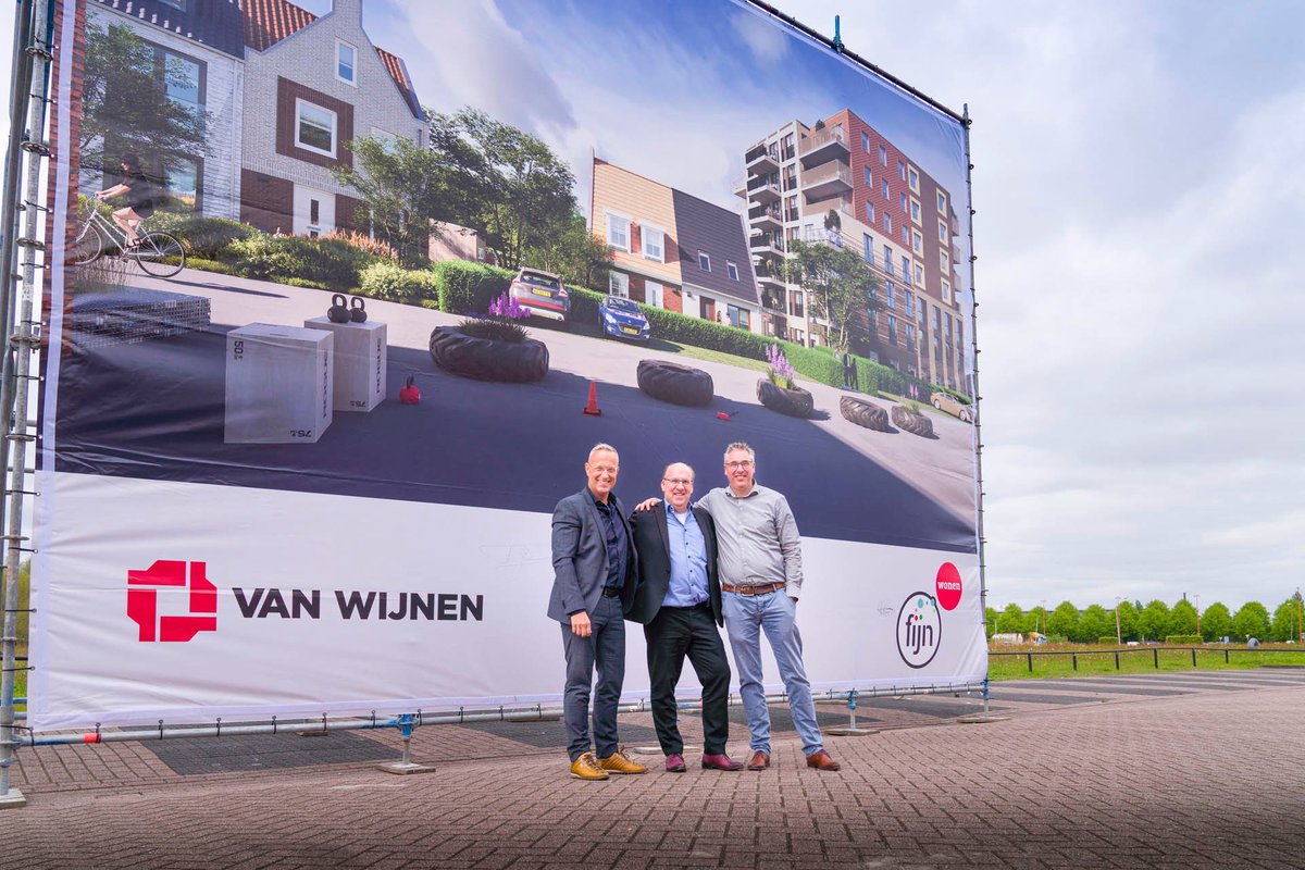 PeterHutten's tweet photo. Belangrijke week @fijnwonen @VanWijnenGroep. Ondertekening opdracht Eemstoren @Lefier_wonen en bereiken allereerste ‘tripple A’ moment - overdracht vh complete gebouw van de mens naar de robots - van Broedplaats @suikergroningen. Betaalbaar, mooi en circulair #nietnormaal https://t.co/yC9vADYQfc