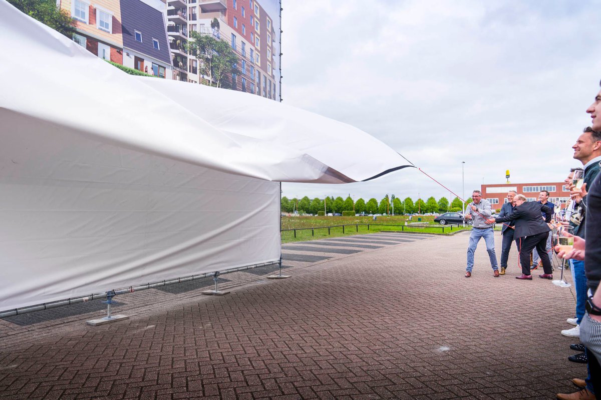 PeterHutten's tweet photo. Belangrijke week @fijnwonen @VanWijnenGroep. Ondertekening opdracht Eemstoren @Lefier_wonen en bereiken allereerste ‘tripple A’ moment - overdracht vh complete gebouw van de mens naar de robots - van Broedplaats @suikergroningen. Betaalbaar, mooi en circulair #nietnormaal https://t.co/yC9vADYQfc
