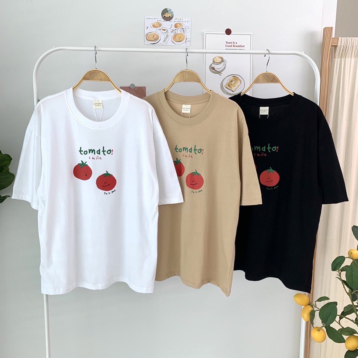 chadashoppp's tweet photo. #เสื้อโอเวอร์ไซส์ #พร้อมส่ง

✨🍅  ลาย Tomato  🍅✨
สกรีนสไตล์เกาหลี ผ้าระบายอากาศได้ดี เหมาะกับหน้าร้อนช่วงนี้มากๆ ⛱🍧🐬

🧸 อก 44” ยาว 27”
🧸 ผ้าคอตตอน 100%

⛅️ ราคา 150 บาทเท่านั้นน ⛅️
✨ เซ็ท 3 ตัวคละได้ 420 บาท ✨ https://t.co/Ipk3jeidvy