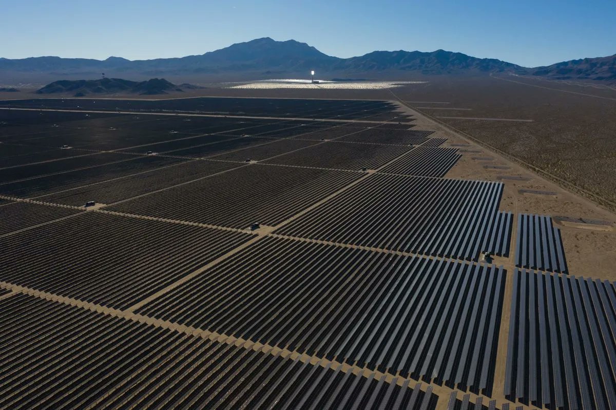 Per qualche minuto la scorsa settimana, per la prima volta in assoluto, la rete #elettrica della #California ha funzionato con energia pulita al 100% (principalmente #solare). Per la serie #buone #notizie buff.ly/3FsvNmz
