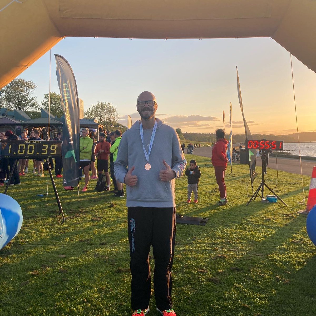 rungarscube's tweet photo. 🔥 It was #FastFeetFriday at #TruWealthRoad @scotathletics 5k Champs. We had a scoop of category medals🍍 PBs galore🏅& lots of 1st timers🤩
🥇U17 Louisa Brown Club 5k 👑
🥇V40 Lesley Bell
🥉U20 Finlay Ross-Davie Club 5k 👑
🥉V40 Colin Whitby
🎉Congrats to all our runners🎉 https://t.co/gSVfziXhyY
