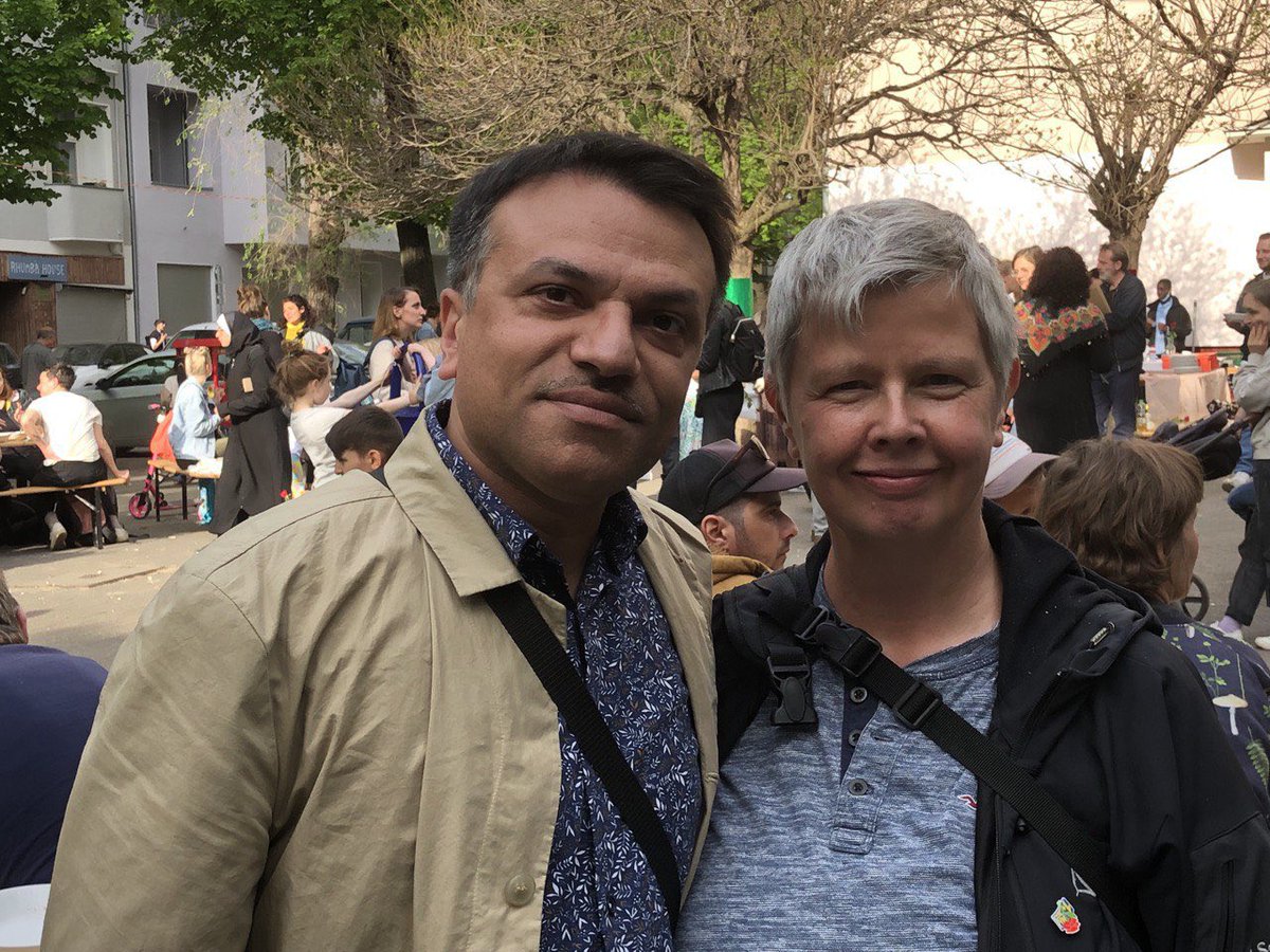 Katina_Schubert's tweet photo. #herdelezi gestern im Wedding: tolle Stimmung, super Essen und klar kam Politik nicht zu kurz: für volle Teilhabe der #romn*nija und #sinti*zze hier in #Berlin . Weiter gehts auf dem Weg https://t.co/g14kBS4VR2