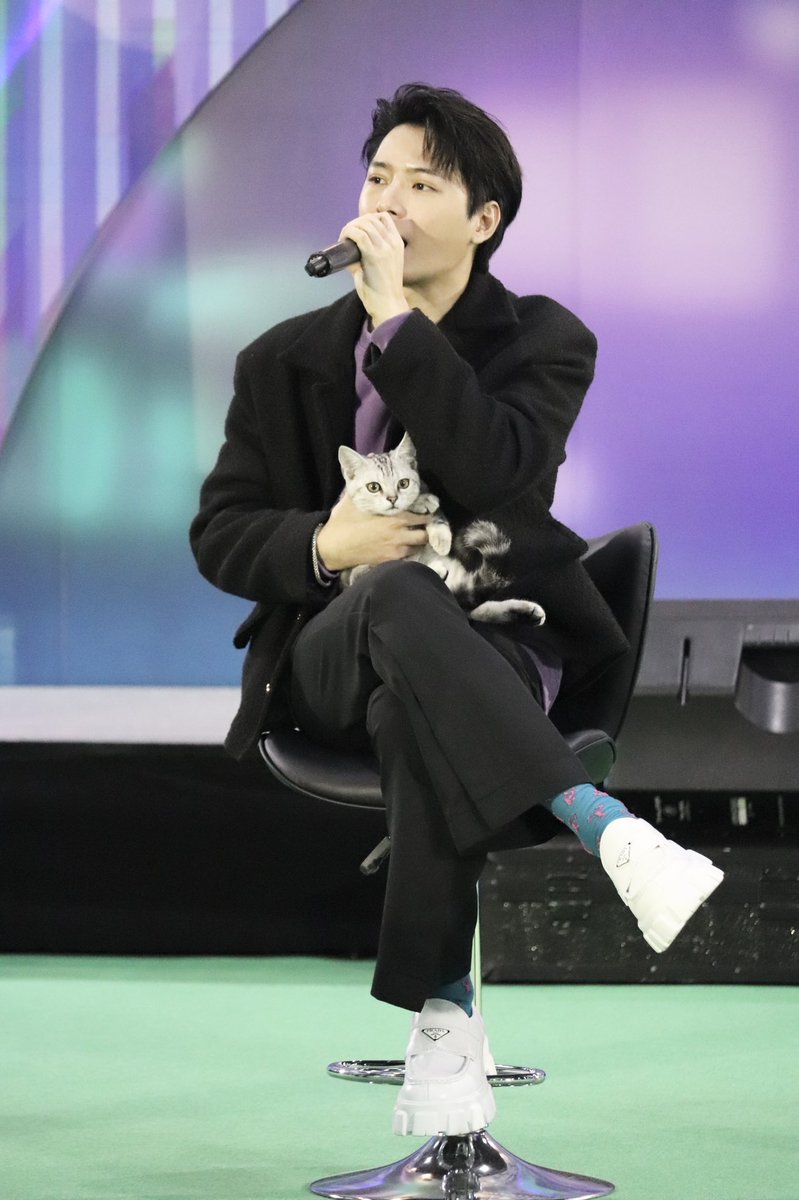 SuperstarnewsTH's tweet photo. #คริสพีรวัส ควงลูกรัก น้องกัส โชมินิคอนเสิร์ตพร้อมกิจกรรมพิเศษกับแฟนๆ ผู้โชคดีที่เวทีหลัก ก่อนเยี่ยมชมบูธ whiskas 

Pet Expo Thailand 2022 ยังมีถึงวันอาทิตย์น้า ที่ฮอลล์ 103 - 104 ศูนย์นิทรรศการและการประชุมไบเทค

#WhiskasThailand #WhiskasxKrist #KristPerawat #PetExpothailand2022 https://t.co/gHV9nZxGSi