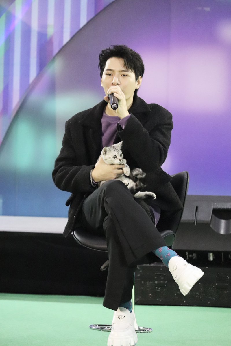 SuperstarnewsTH's tweet photo. #คริสพีรวัส ควงลูกรัก น้องกัส โชมินิคอนเสิร์ตพร้อมกิจกรรมพิเศษกับแฟนๆ ผู้โชคดีที่เวทีหลัก ก่อนเยี่ยมชมบูธ whiskas 

Pet Expo Thailand 2022 ยังมีถึงวันอาทิตย์น้า ที่ฮอลล์ 103 - 104 ศูนย์นิทรรศการและการประชุมไบเทค

#WhiskasThailand #WhiskasxKrist #KristPerawat #PetExpothailand2022 https://t.co/gHV9nZxGSi