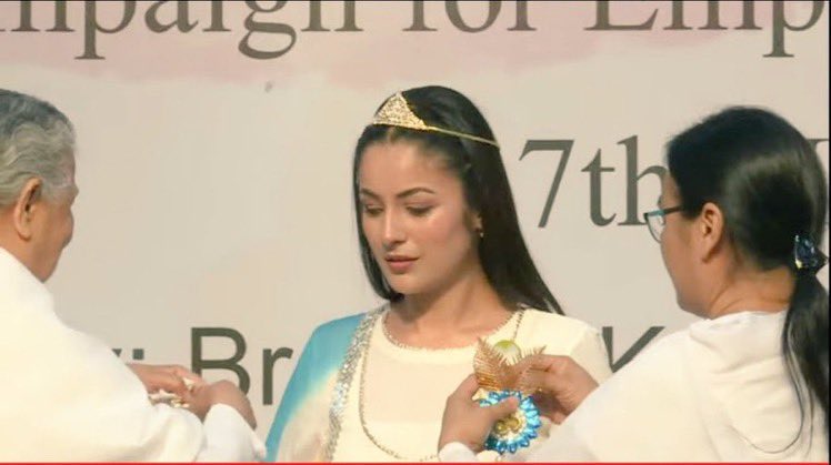 ShehnaazShineFC's tweet photo. Phenomenal Woman Shehnaaz

Emotional yet so proud!!

#ShehnaazGill @ishehnaaz_gill https://t.co/aKDMi4cQ5m