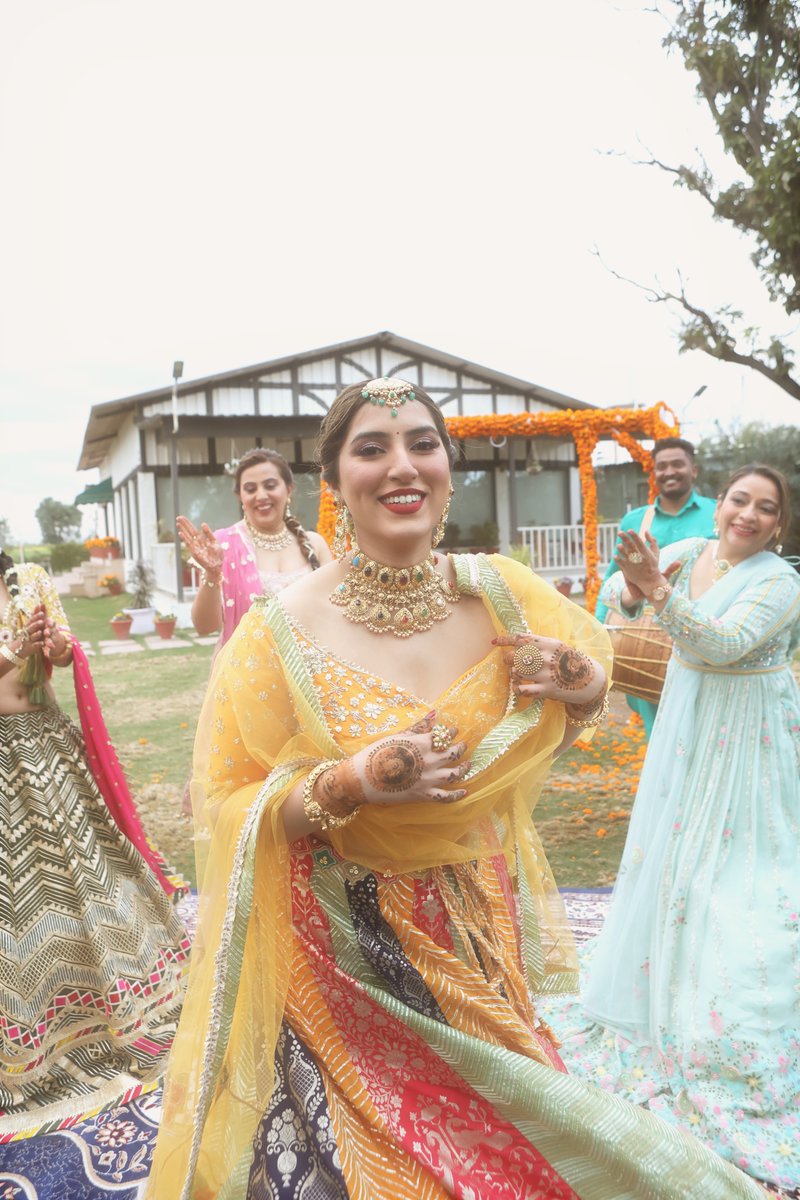 navkkarjeweller's tweet photo. Introducing “Navvivah” Wedding Collection by Navkkar Jewellers Chandigarh. We are offering wide designs and styles in light to heavy, kundan to jadau to gold. Come &amp; shop Irresistible designs and make your Weddings Unforgettable.
#navkkarjewellers #navvivah #blencci #vibrantshe https://t.co/r6e1OS2Efg