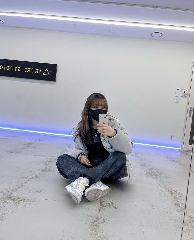 3YEHOURLY's tweet photo. #3YE #써드아이 • #HAEUN #하은 https://t.co/jEIsBQqJIs