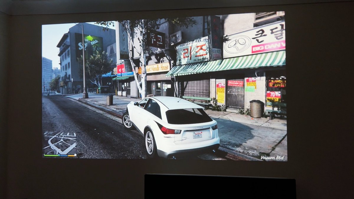 ChigzTechReview's tweet photo. Reviewing the #JIMTAB #M22. A budget priced home cinema / gaming projector. Featuring native 1080p, 5200 lumens, built-in Wifi for mobile screen-mirroring and can produce a massive projection of up-to 300".
NEW VIDEO:
▶️ https://t.co/UBhliBj7Kc
---
#LEDProjector #HomeCinema https://t.co/JbIUyq462f