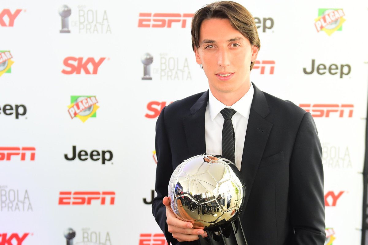 CDG1903's tweet image. 🚨| Pedro Geromel deseja renovar por +3 temporadas com o @Gremio ou seja jogar até os seus 40 anos. 

Ídolo Máximo 😇🇪🇪