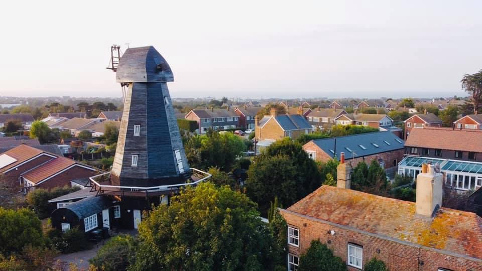 Herne Mill will be open tomorrow for National Mills Weekend! 
Come visit us Sunday 8th May for a tour of this historic landmark.
2pm until 5pm, with last admissions at 4:30pm.

See you tomorrow! ☀️

#nationalmillsweekend #windmill #hernebay #kent #historic #landmark #volunteers
