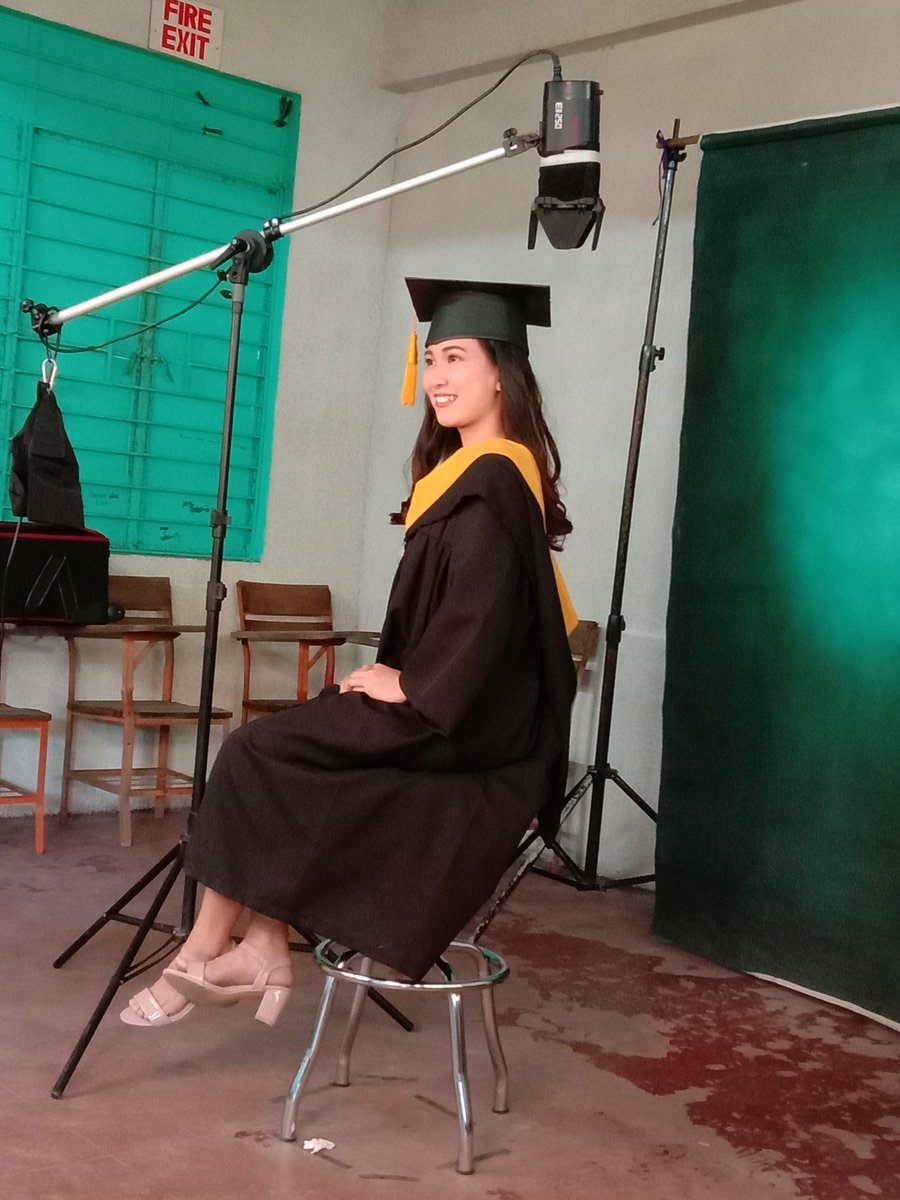 CrizzaAdriatico's tweet photo. Few more weeks till 🎓😊 https://t.co/H8uzyO46aw