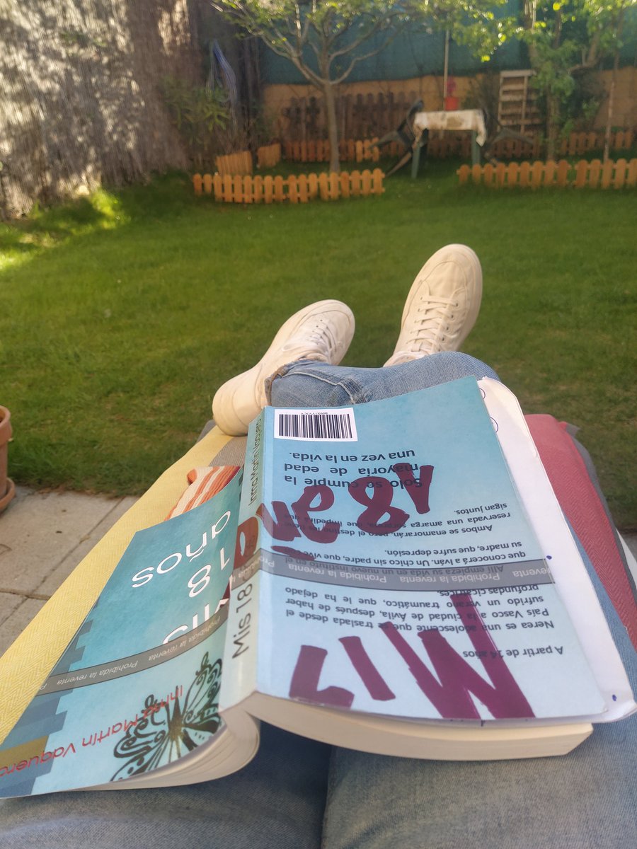 VaqueroInma's tweet photo. Mi hija cumplió  la mayoría de edad y este fue su regalo... Un libro hecho a su medida🦋 "Mis 18 años". https://t.co/RgapW9PlP2