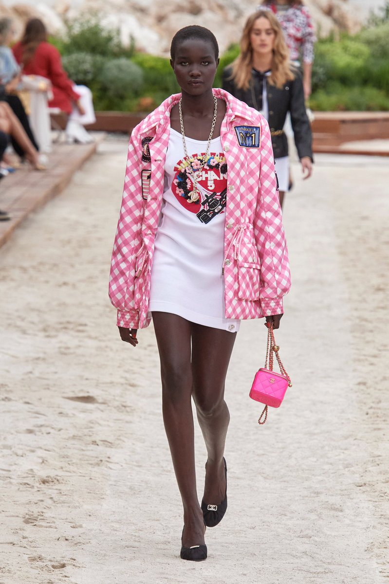 gloryapexco's tweet photo. Chanel resort (2023) https://t.co/QHwERbPXv7