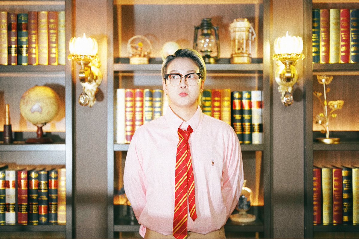 suitz_universe's tweet image. [ 𝗡𝗲𝗿𝗱 ] 𝗦𝗰𝗼𝗟𝗟, 𝗦𝘂𝗶𝘁𝘇(슈츠) 
𝟤𝟢𝟤𝟤.𝟢𝟧.𝟣𝟧 𝖲𝖴𝖭 𝟣𝟤𝖯𝖬 (𝖪𝖲𝖳)

#Suitz #ScoLL #Nerd #comingsoon #kpop