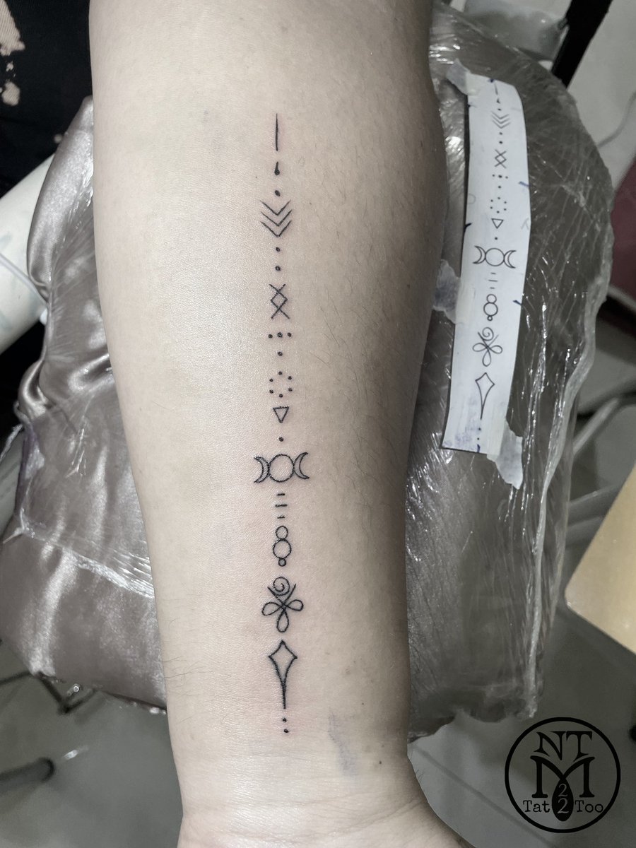 SutattarCh's tweet photo. Black work style 🖤 #egyptian alphabet
Work time: 40 minutes
#thanksfortrustingme
#tattoogirl
#tattoothailand
#Ayutthaya
#AyutthayaThailand #สักลาย #สักลายอยุธยา #ช่างสักผู้หญิง #อยุธยา #โรจนะ #อุทัย #คานหาม line: mynt92 https://t.co/lvnpxoCKRA