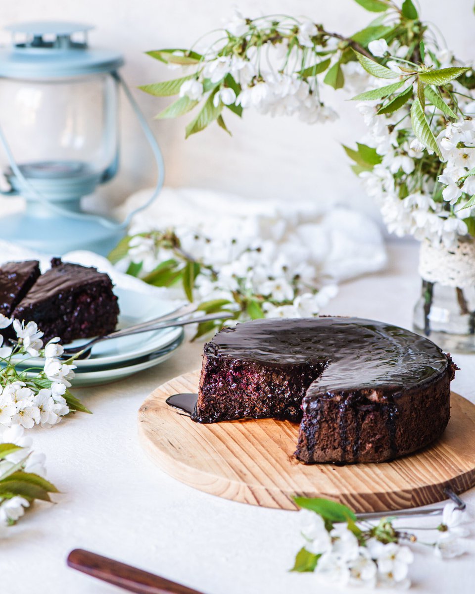 Chocolate and beetroot cake that is #gluteenfree and #diaryfree it’s definitely #epic and sooo yummy 🤤