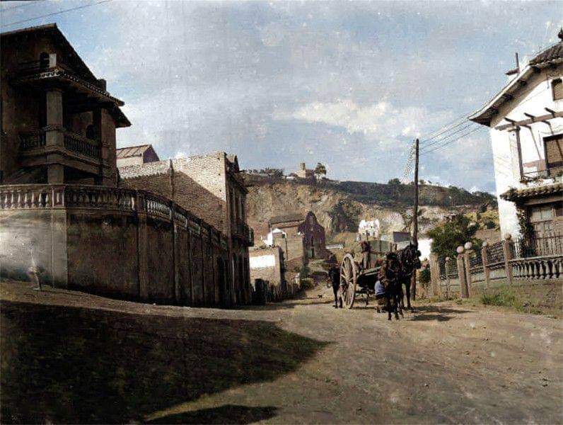 VeinsdeCanBaro's tweet photo. Recull históric.
Saps reconeixer a quin racó del barri es aquest cuadre?
Ajudan's a trobar la data!

Recogida historica.
Conoces esta parte del barrio representa esta pintura?
Ayudanos a encontrar la fecha!

#estimacanbaró #btv #bcn_hg #casaldebarripirineu https://t.co/cXb42MJuMi