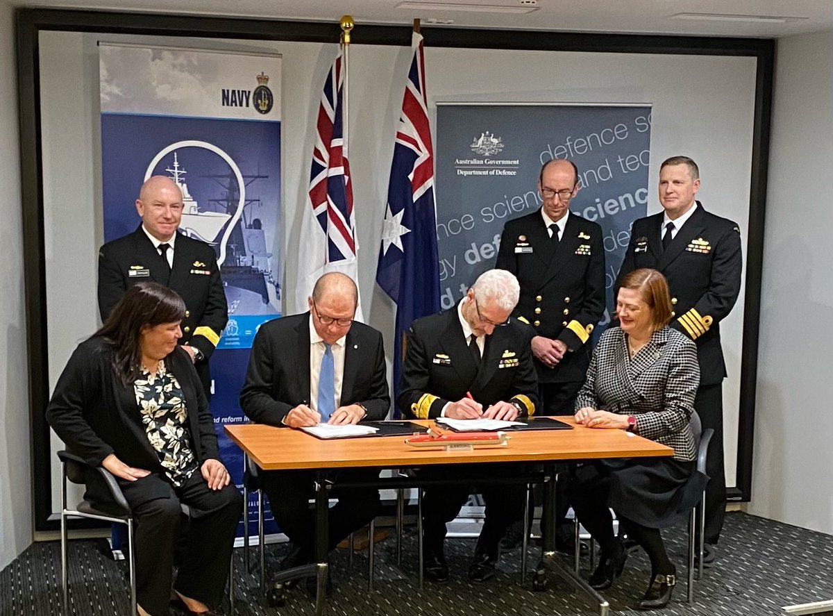 Australian_Navy's tweet photo. A big step forward for Navy’s undersea capability. #AusNavy and @DefenceScience have entered into a contract with Anduril Australia, to design and manufacture Extra Large Autonomous Underwater Vehicles in Australia. #DefenceIndustry https://t.co/S3GJX0P3QM