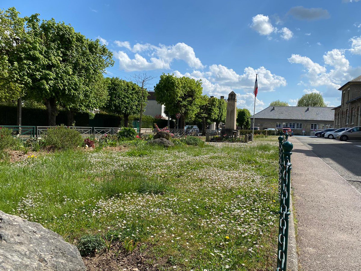 VGargenville's tweet photo. Notre Ville a adopté une nouvelle méthode d’entretien des espaces verts 🌿 Plus respectueuse de l’environnement, elle vise à réduire les tailles et tontes pour protéger les écosystèmes, limiter les pollutions et favoriser la biodiversité 🦋
ℹ️ + infos : https://t.co/0FKr3EoHf9 https://t.co/2HC2kFq2rD