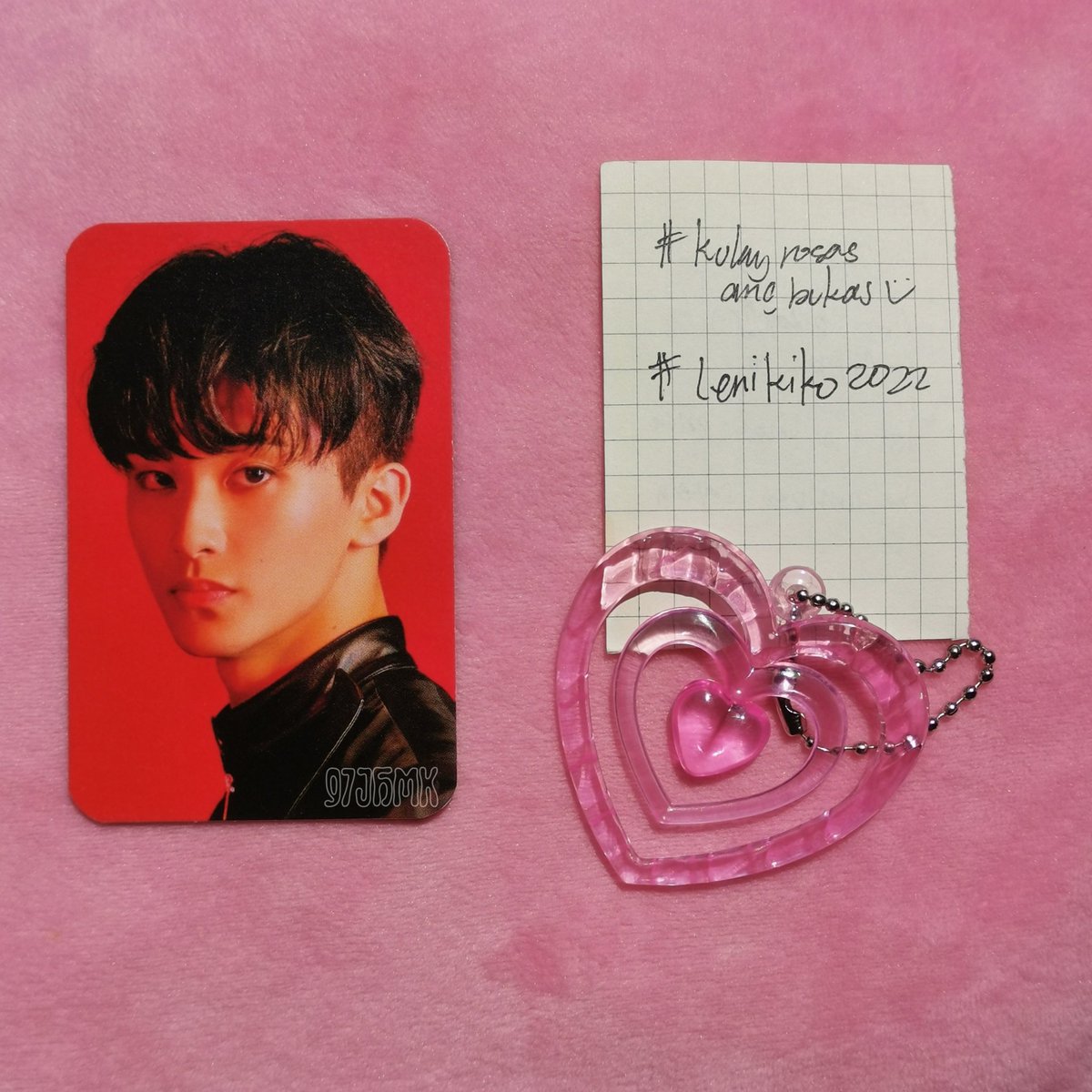 97JHMK's tweet photo. ៹ ࣪˖⁩ ✉ from @mydearberry ៹ ࣪˖⁩

hi! received mark super tour hehe. seller was super kind and ang galing mambudol ><  almost gave up on finding this pc kaya didn't expect na may maglalapag na. thank you also sa heart keyring. 'til our next :>>

#thankuberrykamsa https://t.co/mV5SVe8Mbb