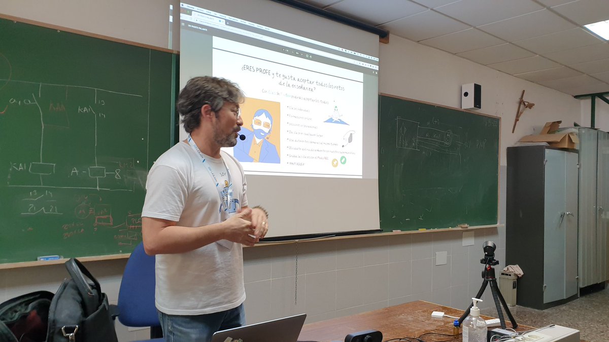 ClassInTheBox's tweet photo. Comenzamos la mañana en el @GEGSpain #Volvemos10x con la charla "Un pasito pa'lante", mostrando como @ClassInTheBox nos permite crear experiencias de aprendizaje basadas en la videoconferencia y grabación de vídeos. ✨⭐ #helpingeducationmoveforward https://t.co/wruPJBavnj